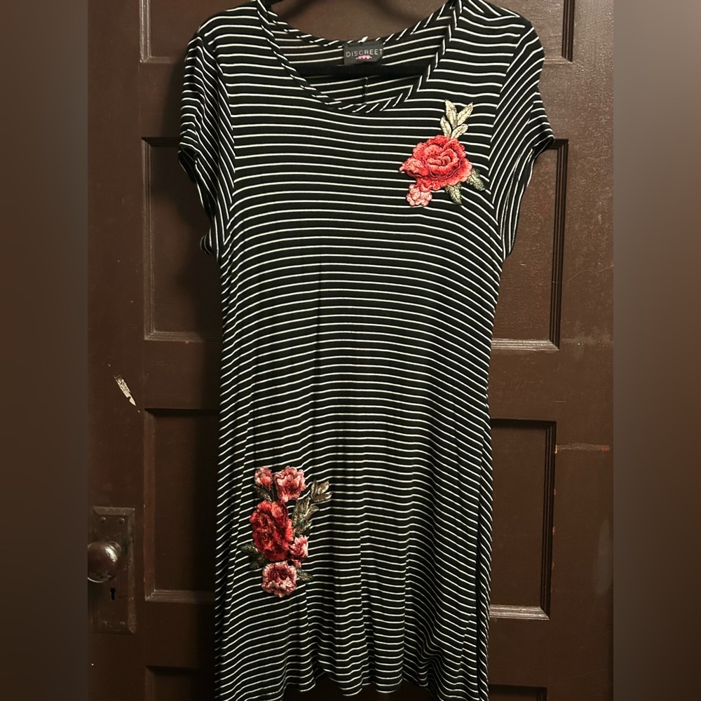Discreet Black and White Striped Top